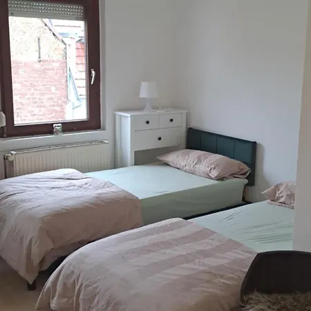 Kompakte Schoene Altbauwohnung